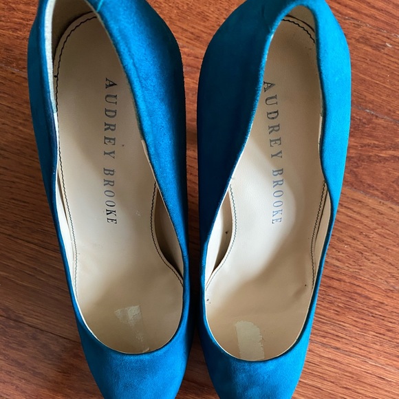 Audrey Brooke Teal Suede Heels - Picture 3 of 8